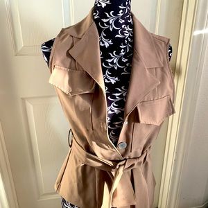 Safari style dressy vest in a comfortable and casual look